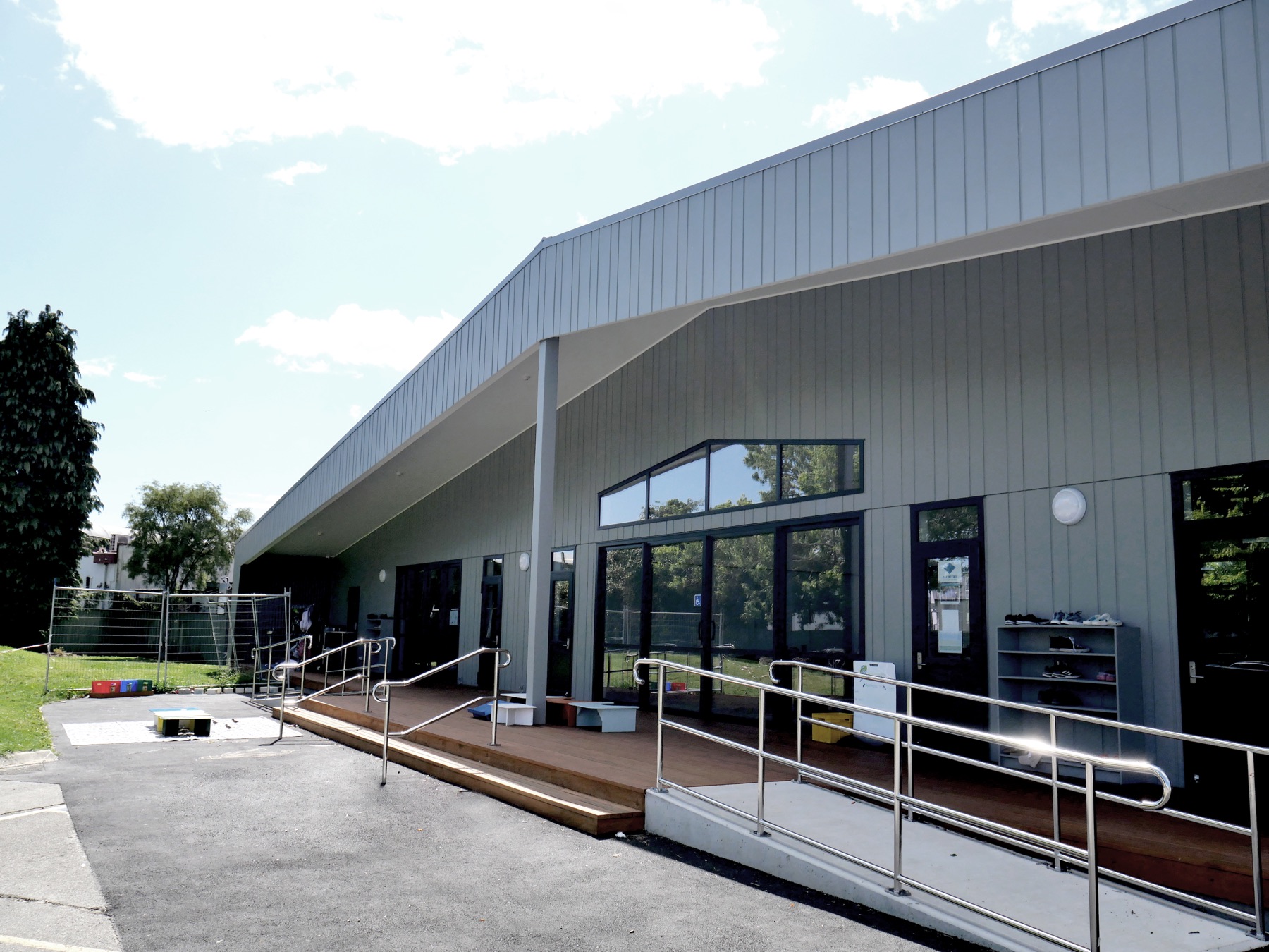Parklands School in Motueka: grey cladding, a ramp and a raised timber deck