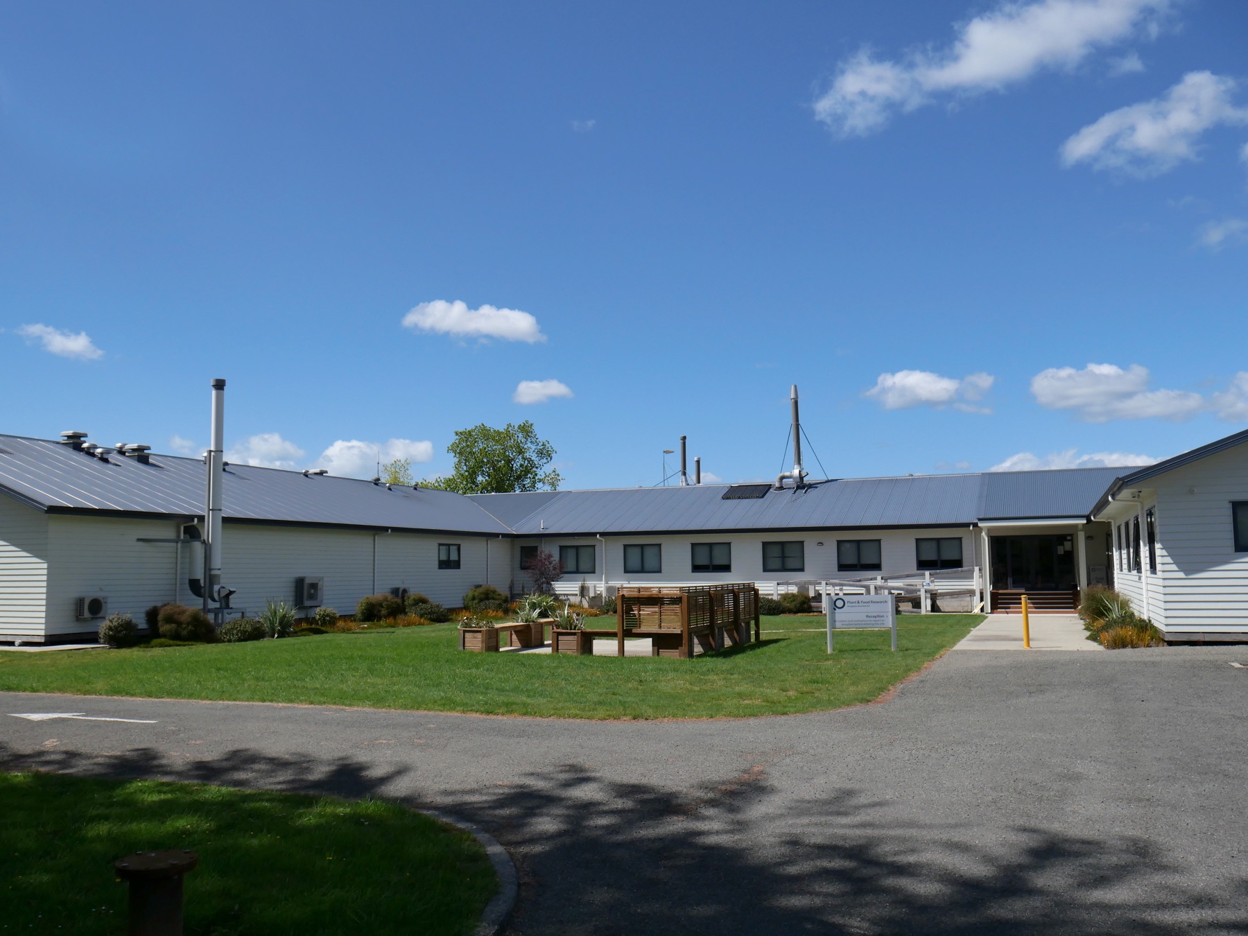 Plant & Food research lab in Motueka: a long low building across a lawn