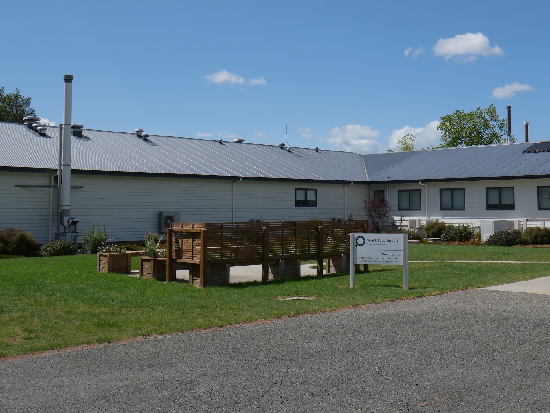 Plant & Food research lab in Motueka: a long low building across a lawn